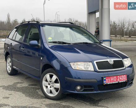 Синий Шкода Фабия, объемом двигателя 1.4 л и пробегом 250 тыс. км за 4500 $, фото 1 на Automoto.ua