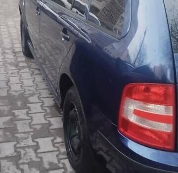 Синий Шкода Фабия, объемом двигателя 1.2 л и пробегом 198 тыс. км за 3800 $, фото 2 на Automoto.ua