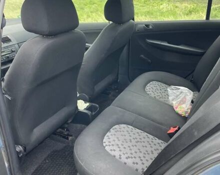 Синий Шкода Фабия, объемом двигателя 1.39 л и пробегом 330 тыс. км за 4000 $, фото 4 на Automoto.ua