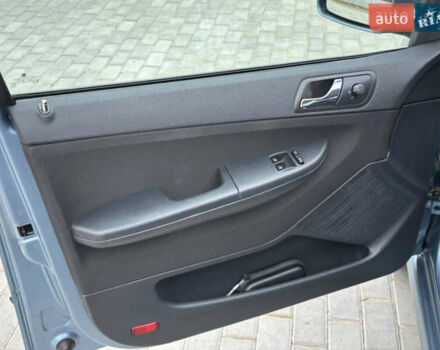 Синий Шкода Фабия, объемом двигателя 1.4 л и пробегом 239 тыс. км за 5700 $, фото 23 на Automoto.ua