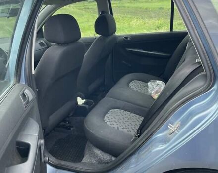 Синий Шкода Фабия, объемом двигателя 1.39 л и пробегом 330 тыс. км за 4000 $, фото 1 на Automoto.ua