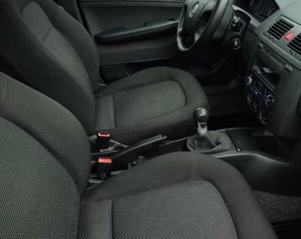 Синий Шкода Фабия, объемом двигателя 1.4 л и пробегом 228 тыс. км за 4600 $, фото 9 на Automoto.ua