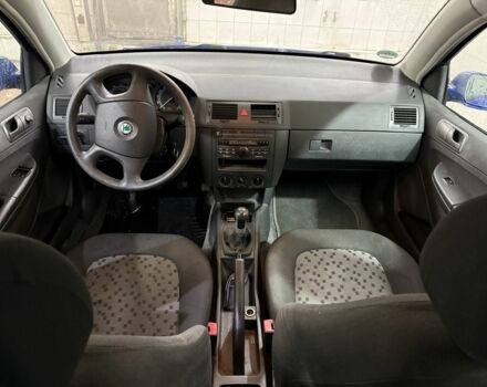 Синий Шкода Фабия, объемом двигателя 1.4 л и пробегом 230 тыс. км за 4999 $, фото 12 на Automoto.ua