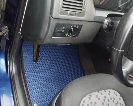 Синий Шкода Фабия, объемом двигателя 1.2 л и пробегом 198 тыс. км за 3800 $, фото 6 на Automoto.ua