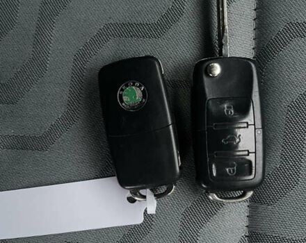 Синий Шкода Фабия, объемом двигателя 1.6 л и пробегом 229 тыс. км за 7200 $, фото 27 на Automoto.ua