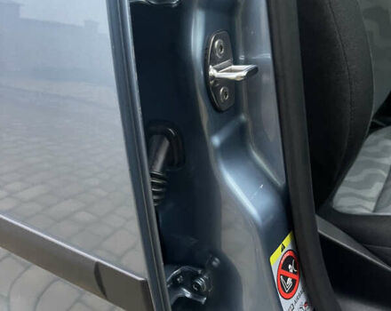 Синий Шкода Фабия, объемом двигателя 1.6 л и пробегом 229 тыс. км за 7200 $, фото 32 на Automoto.ua