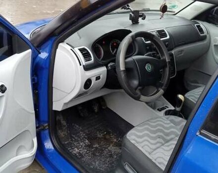 Синий Шкода Фабия, объемом двигателя 1.6 л и пробегом 268 тыс. км за 5300 $, фото 8 на Automoto.ua