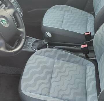 Синий Шкода Фабия, объемом двигателя 1.4 л и пробегом 245 тыс. км за 5600 $, фото 7 на Automoto.ua