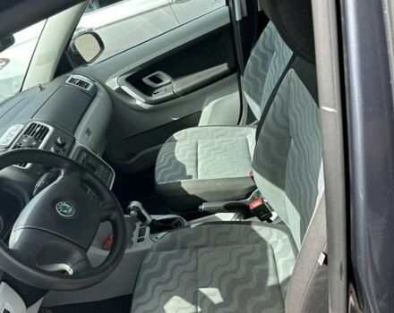 Синий Шкода Фабия, объемом двигателя 1.6 л и пробегом 219 тыс. км за 6400 $, фото 2 на Automoto.ua