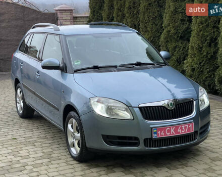 Синий Шкода Фабия, объемом двигателя 1.6 л и пробегом 229 тыс. км за 7200 $, фото 5 на Automoto.ua