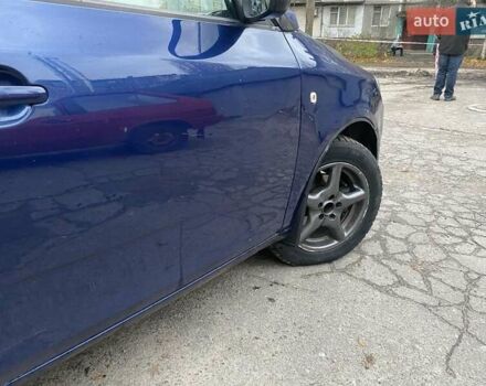 Синий Шкода Фабия, объемом двигателя 1.4 л и пробегом 247 тыс. км за 4200 $, фото 1 на Automoto.ua