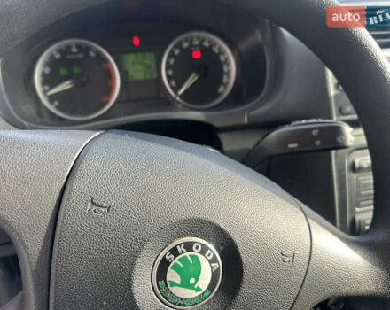 Синий Шкода Фабия, объемом двигателя 1.6 л и пробегом 205 тыс. км за 5150 $, фото 3 на Automoto.ua