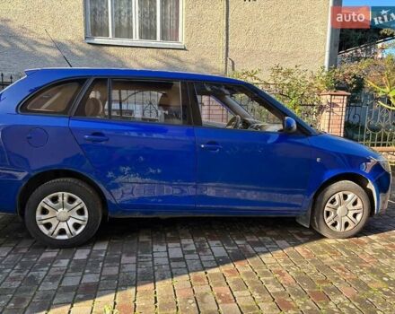 Синий Шкода Фабия, объемом двигателя 1.4 л и пробегом 190 тыс. км за 5500 $, фото 2 на Automoto.ua