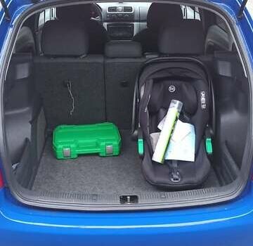 Синий Шкода Фабия, объемом двигателя 1.6 л и пробегом 268 тыс. км за 5300 $, фото 5 на Automoto.ua