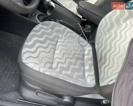 Синий Шкода Фабия, объемом двигателя 1.6 л и пробегом 205 тыс. км за 5150 $, фото 23 на Automoto.ua