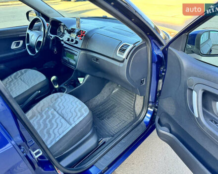 Синий Шкода Фабия, объемом двигателя 1.39 л и пробегом 291 тыс. км за 4700 $, фото 10 на Automoto.ua
