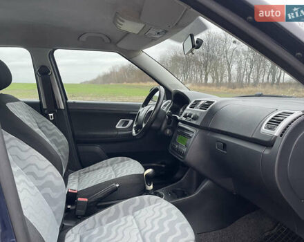 Синий Шкода Фабия, объемом двигателя 1.9 л и пробегом 290 тыс. км за 4990 $, фото 9 на Automoto.ua