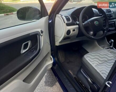 Синий Шкода Фабия, объемом двигателя 1.6 л и пробегом 230 тыс. км за 7550 $, фото 72 на Automoto.ua