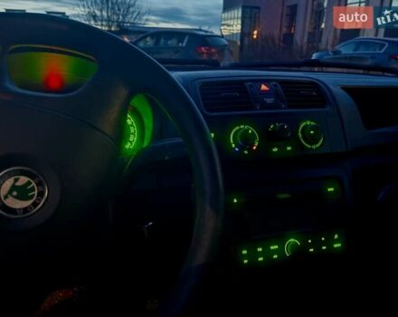 Синий Шкода Фабия, объемом двигателя 1.2 л и пробегом 209 тыс. км за 4100 $, фото 3 на Automoto.ua