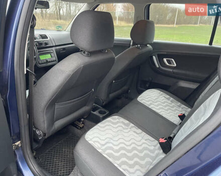 Синий Шкода Фабия, объемом двигателя 1.9 л и пробегом 290 тыс. км за 4990 $, фото 13 на Automoto.ua