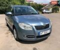 Синий Шкода Фабия, объемом двигателя 1.39 л и пробегом 220 тыс. км за 5100 $, фото 1 на Automoto.ua