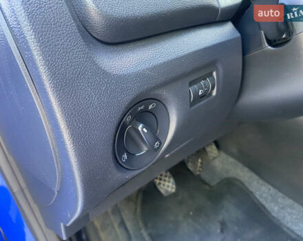 Синій Шкода Фабія, об'ємом двигуна 1.4 л та пробігом 180 тис. км за 5100 $, фото 16 на Automoto.ua