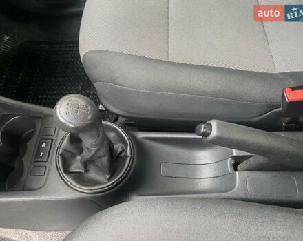 Синий Шкода Фабия, объемом двигателя 1.2 л и пробегом 189 тыс. км за 4300 $, фото 12 на Automoto.ua