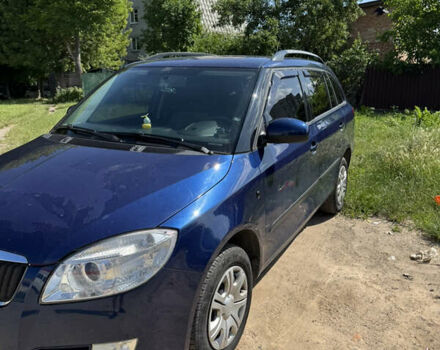 Синий Шкода Фабия, объемом двигателя 1.42 л и пробегом 268 тыс. км за 4999 $, фото 1 на Automoto.ua