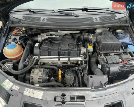 Синий Шкода Фабия, объемом двигателя 1.9 л и пробегом 290 тыс. км за 4990 $, фото 18 на Automoto.ua