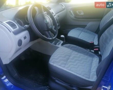 Синий Шкода Фабия, объемом двигателя 1.39 л и пробегом 167 тыс. км за 5500 $, фото 16 на Automoto.ua