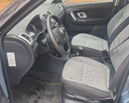 Синий Шкода Фабия, объемом двигателя 1.4 л и пробегом 200 тыс. км за 5900 $, фото 1 на Automoto.ua