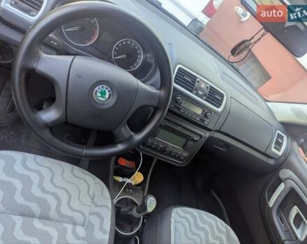 Синій Шкода Фабія, об'ємом двигуна 1.6 л та пробігом 230 тис. км за 6300 $, фото 4 на Automoto.ua