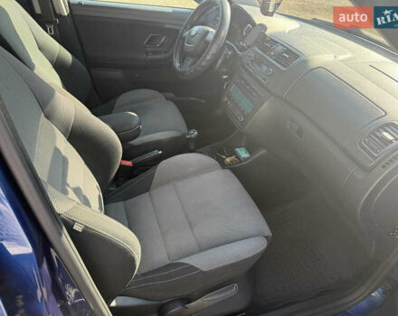 Синий Шкода Фабия, объемом двигателя 1.2 л и пробегом 195 тыс. км за 6600 $, фото 12 на Automoto.ua