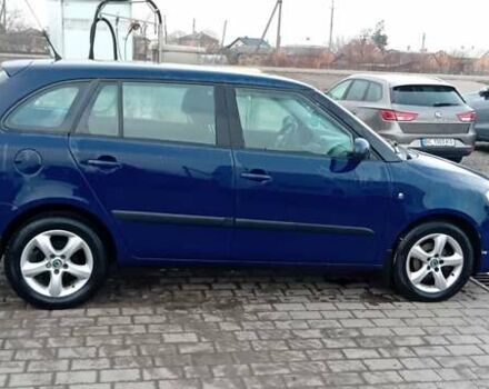 Синий Шкода Фабия, объемом двигателя 1.2 л и пробегом 222 тыс. км за 4500 $, фото 2 на Automoto.ua