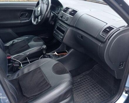 Синий Шкода Фабия, объемом двигателя 1.6 л и пробегом 235 тыс. км за 5600 $, фото 5 на Automoto.ua