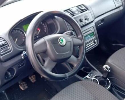 Синий Шкода Фабия, объемом двигателя 1.2 л и пробегом 222 тыс. км за 4500 $, фото 8 на Automoto.ua