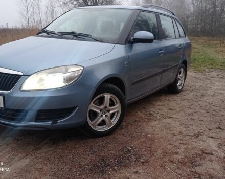 Синий Шкода Фабия, объемом двигателя 1.6 л и пробегом 235 тыс. км за 5600 $, фото 2 на Automoto.ua