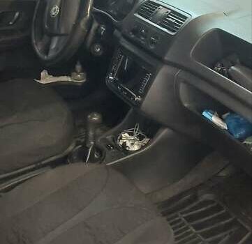 Синий Шкода Фабия, объемом двигателя 1.2 л и пробегом 328 тыс. км за 4500 $, фото 8 на Automoto.ua