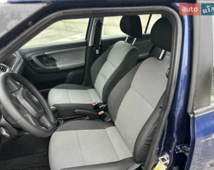 Синий Шкода Фабия, объемом двигателя 1.2 л и пробегом 232 тыс. км за 3999 $, фото 33 на Automoto.ua