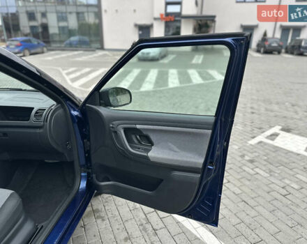 Синий Шкода Фабия, объемом двигателя 1.2 л и пробегом 232 тыс. км за 3999 $, фото 17 на Automoto.ua