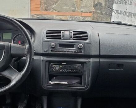 Синий Шкода Фабия, объемом двигателя 1.4 л и пробегом 465 тыс. км за 4500 $, фото 7 на Automoto.ua