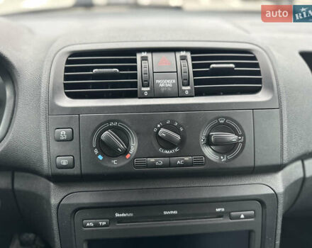 Синий Шкода Фабия, объемом двигателя 1.2 л и пробегом 232 тыс. км за 3999 $, фото 46 на Automoto.ua