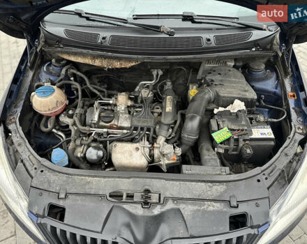 Синий Шкода Фабия, объемом двигателя 1.2 л и пробегом 232 тыс. км за 3999 $, фото 34 на Automoto.ua