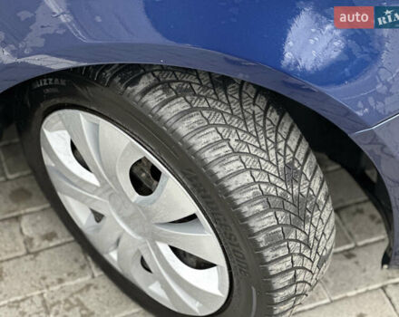 Синий Шкода Фабия, объемом двигателя 1.2 л и пробегом 232 тыс. км за 3999 $, фото 4 на Automoto.ua