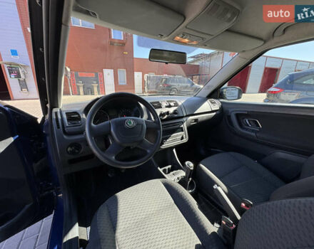 Синий Шкода Фабия, объемом двигателя 1.2 л и пробегом 228 тыс. км за 5500 $, фото 6 на Automoto.ua
