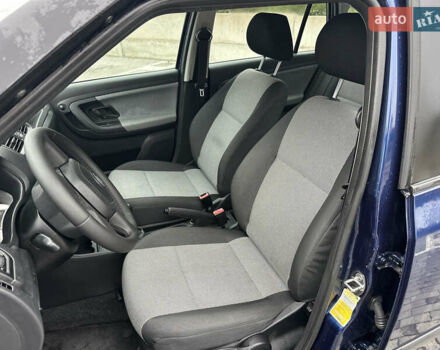 Синий Шкода Фабия, объемом двигателя 1.2 л и пробегом 232 тыс. км за 3999 $, фото 23 на Automoto.ua