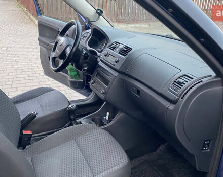 Синий Шкода Фабия, объемом двигателя 1.2 л и пробегом 212 тыс. км за 5200 $, фото 8 на Automoto.ua