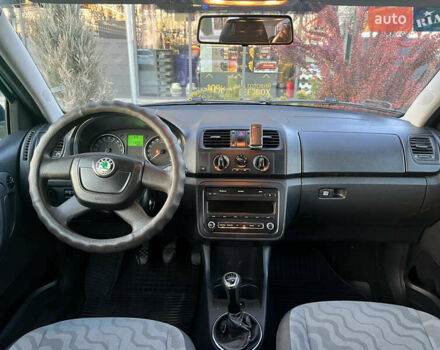 Синий Шкода Фабия, объемом двигателя 1.6 л и пробегом 312 тыс. км за 5700 $, фото 6 на Automoto.ua