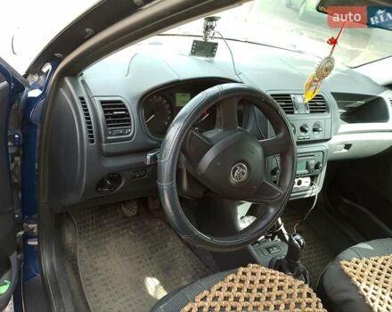Синій Шкода Фабія, об'ємом двигуна 1.6 л та пробігом 208 тис. км за 5400 $, фото 3 на Automoto.ua