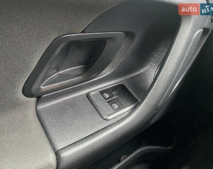 Синий Шкода Фабия, объемом двигателя 1.6 л и пробегом 553 тыс. км за 5300 $, фото 16 на Automoto.ua